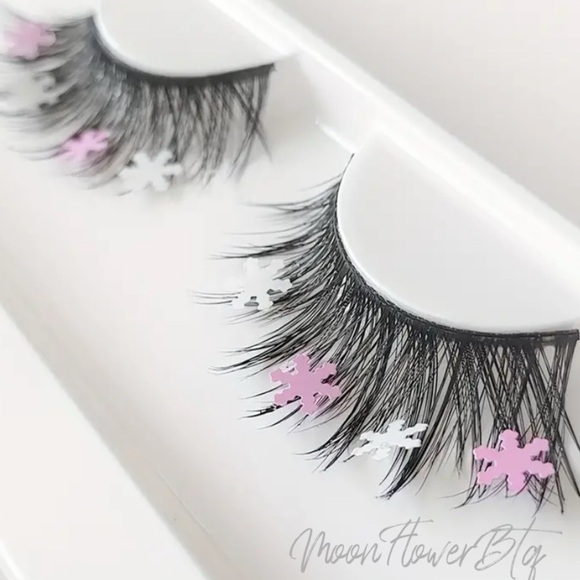 Snowflake Glitter False Eyelashes - Picture 3 of 8